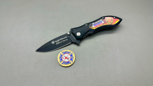 Smith & Wesson Fire Dept American Heroes Knife & Coin 220mm Long In Top Condition